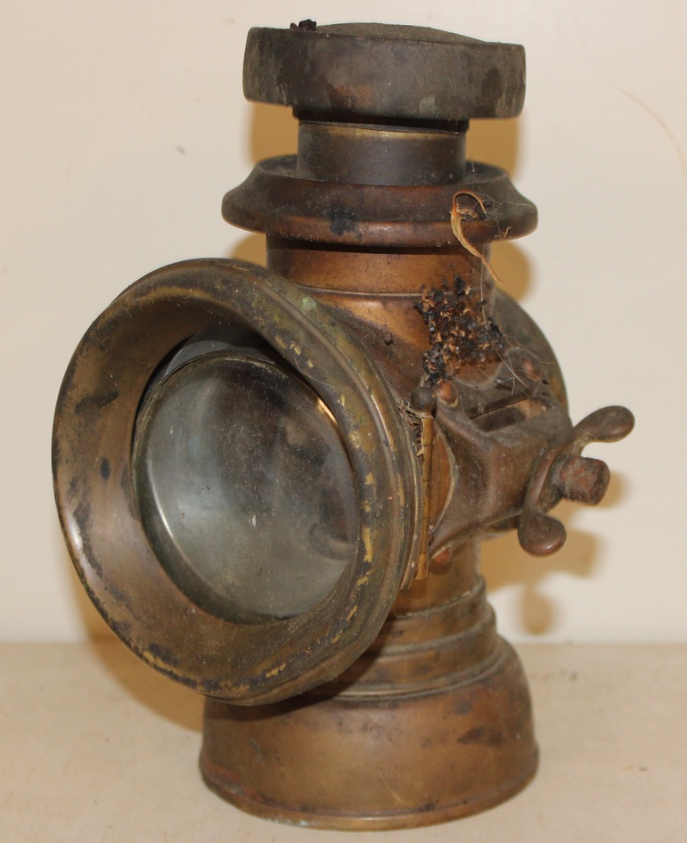 Vintage vehicle lamp (20th Aug)