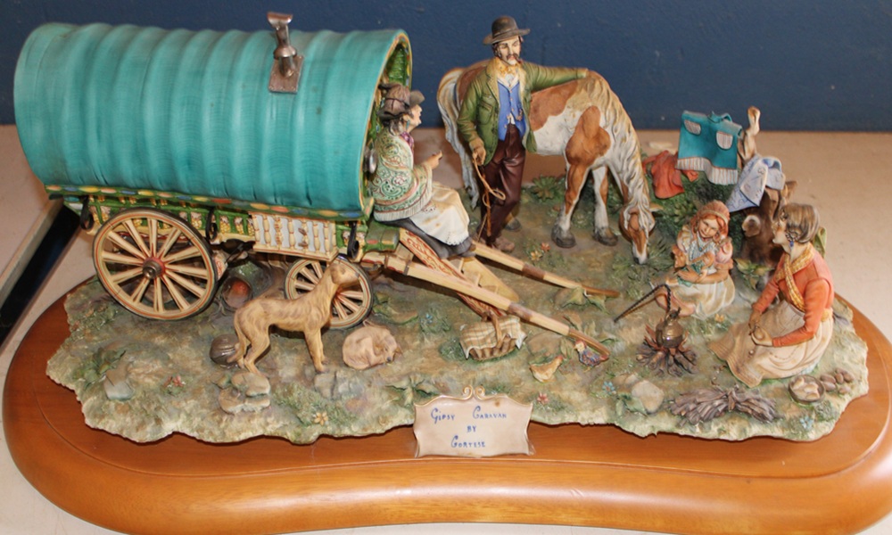 Large Capo di Monte Gypsy camp figure (20th Aug)