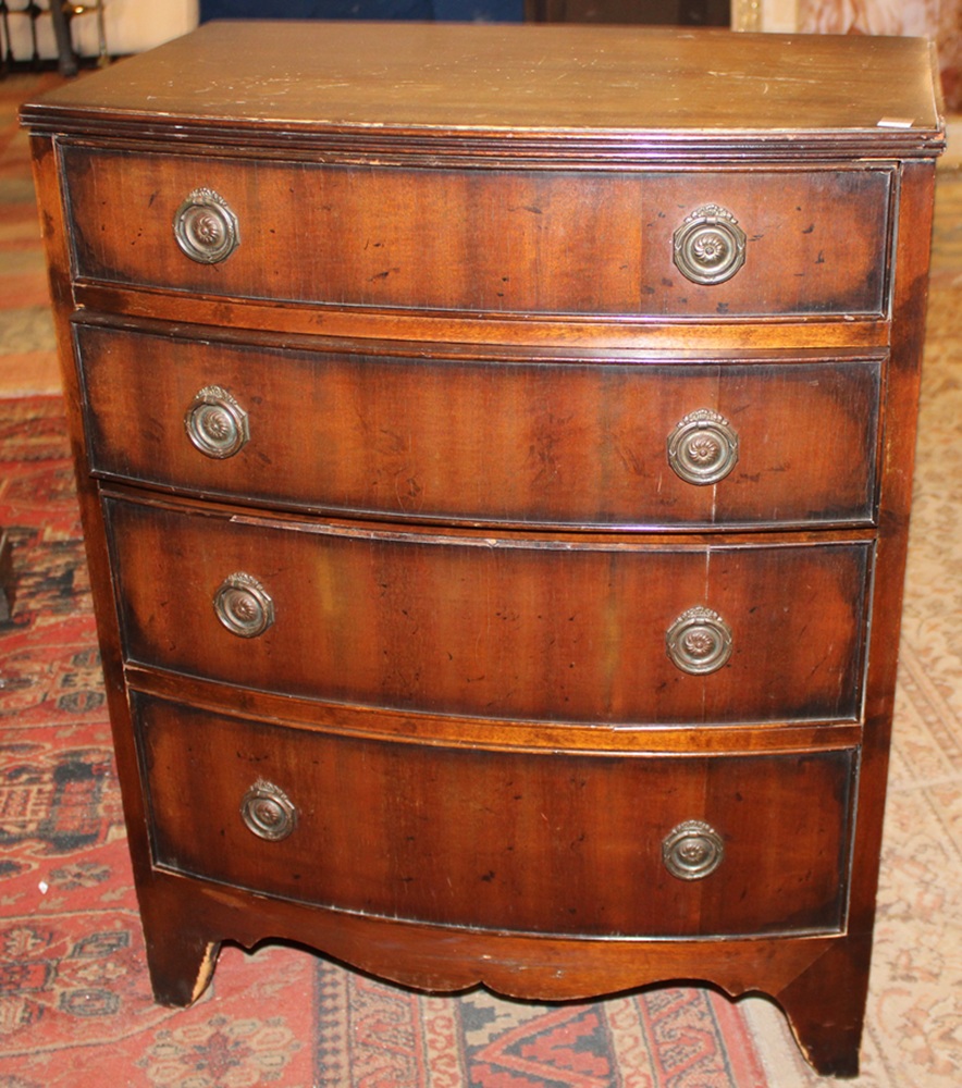 Small mahogany chest of drawers (10th Sept)